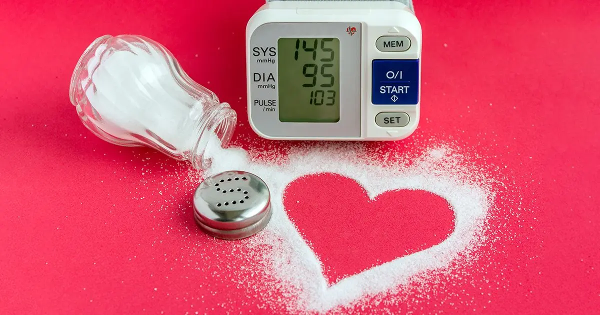 소금을 너무 많이 섭취하면 고혈압을 유발할 수 있나요?