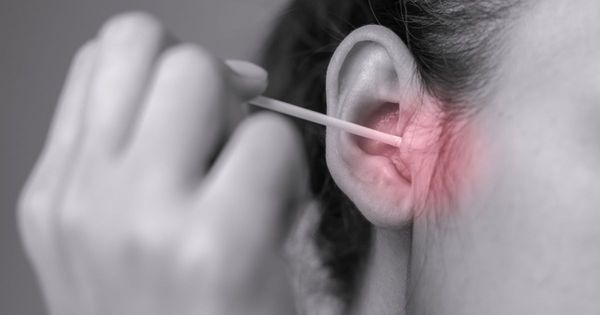 면봉 없이 귀 청소하는 방법