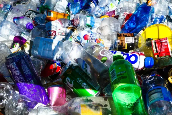 위험한 플라스틱 중독을 어떻게 멈출 수 있을까요?
