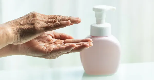 항균 비누와 손 소독제의 문제점